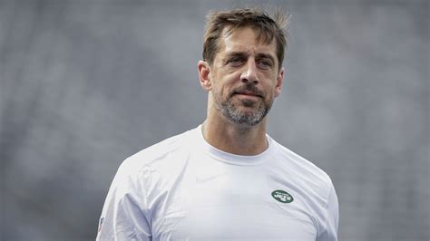 Aaron Rodgers gets ‘butterflies,’ too. How does the Jets QB handle the pressure of the spotlight?